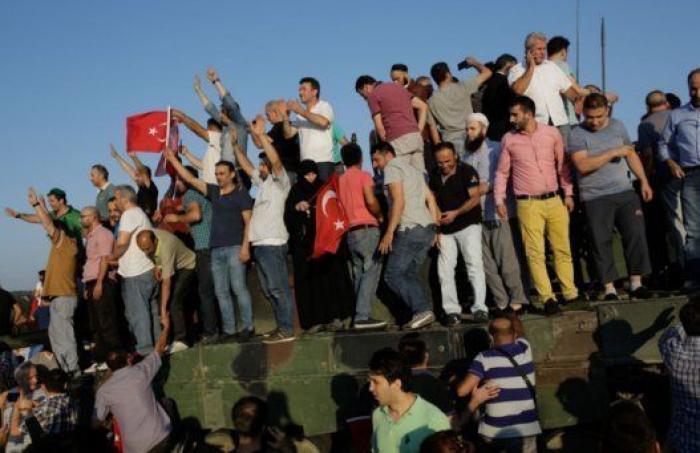 El día después del golpe de Estado en imágenes