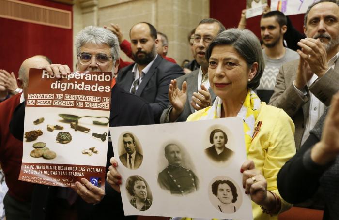 Andalucía aprueba la pionera Ley de Memoria Democrática