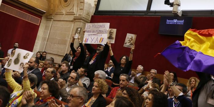 Andalucía aprueba la pionera Ley de Memoria Democrática