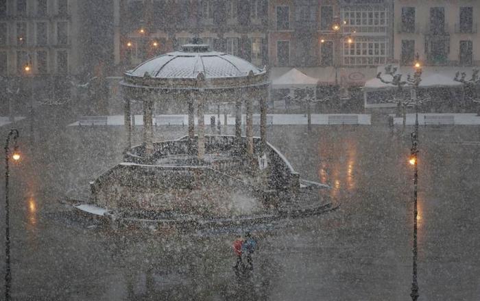 En abril, nieves mil: las imágenes que está dejando Ciril en España