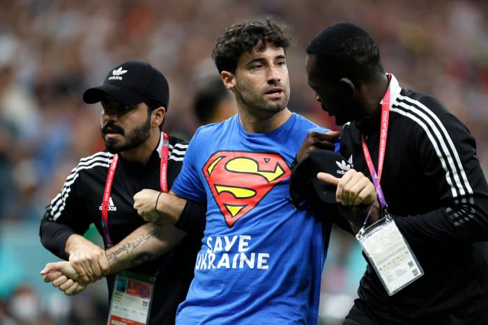 Un joven marroquí deja sin argumentos a De Meer (Vox) con su dura respuesta a este tuit