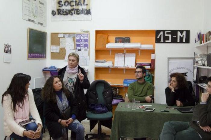 El círculo de Podemos en el barrio de Susana Díaz: "El descontento es increíble"