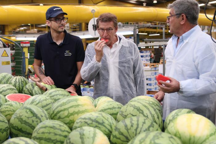 Preguntan a Garamendi (CEOE) si está más cómodo con Feijóo que con Sánchez y acaba diciendo esto
