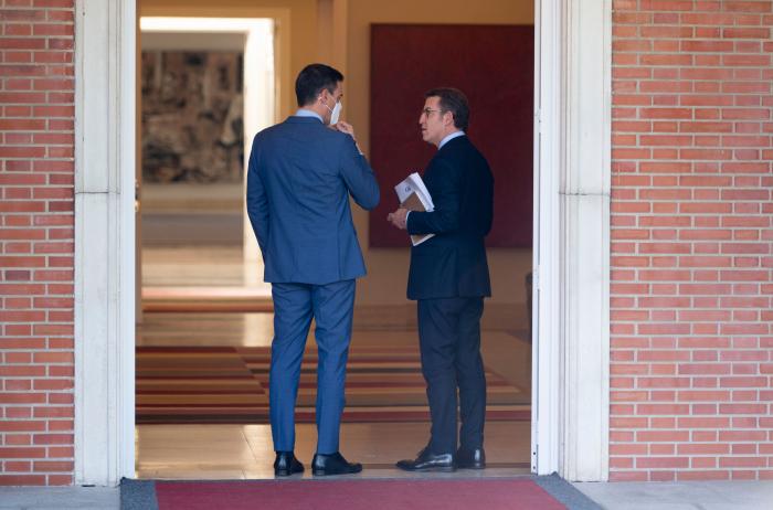 Preguntan a Garamendi (CEOE) si está más cómodo con Feijóo que con Sánchez y acaba diciendo esto