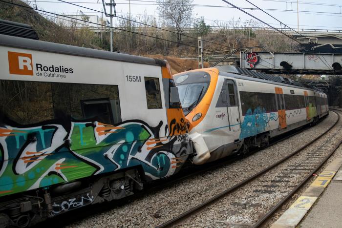 Miedo y confusión en el choque de trenes en Barcelona: "No nos merecemos este servicio"