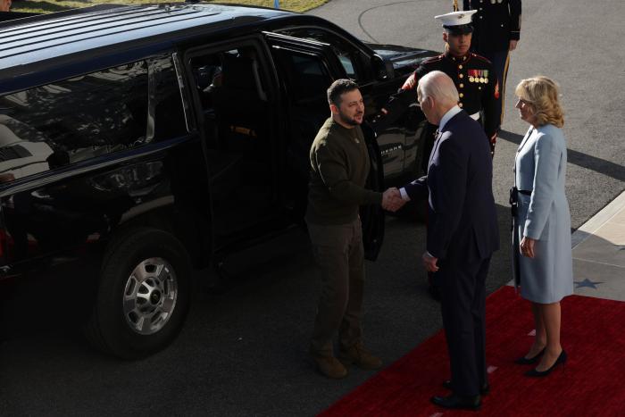 Al menos un muerto y 20 heridos en Kiev por una nueva ola de ataques rusos