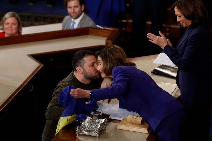 Al menos un muerto y 20 heridos en Kiev por una nueva ola de ataques rusos