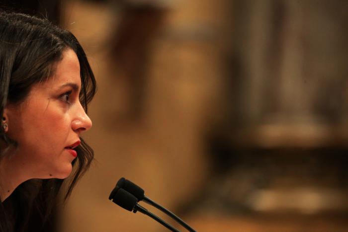 Una diputada de Ciudadanos se queja de las citas médicas en Madrid y las respuestas eran de esperar