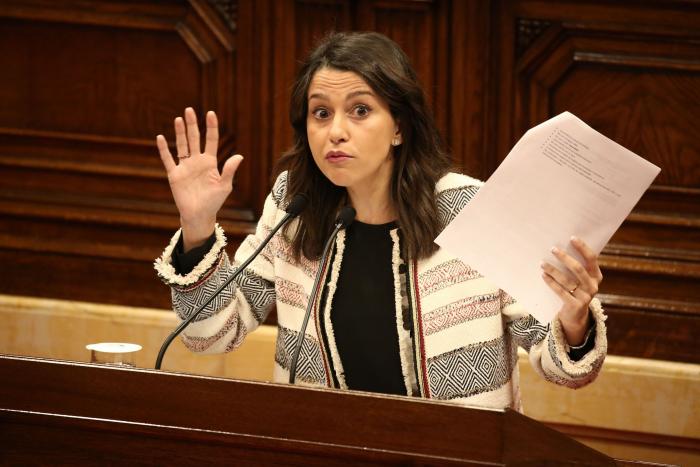 Una diputada de Ciudadanos se queja de las citas médicas en Madrid y las respuestas eran de esperar