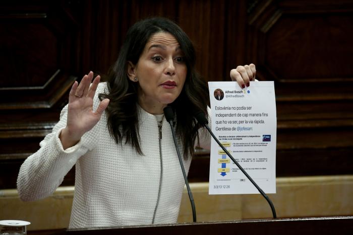 Una diputada de Ciudadanos se queja de las citas médicas en Madrid y las respuestas eran de esperar