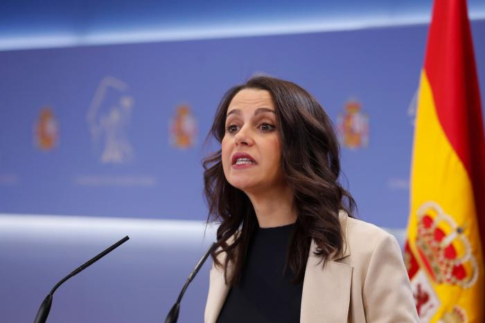 Una diputada de Ciudadanos se queja de las citas médicas en Madrid y las respuestas eran de esperar