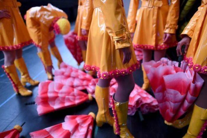 El sueño de un niño durante el final del Ramadán y otras fotos del día