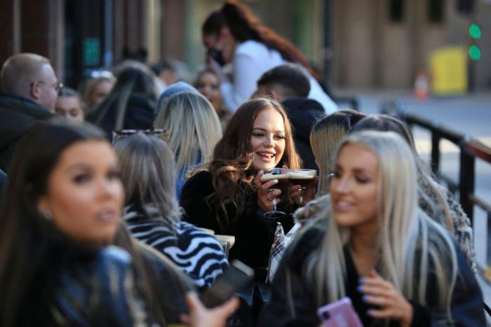 La mascarilla y el certificado covid dejan de ser obligatorios en Reino Unido