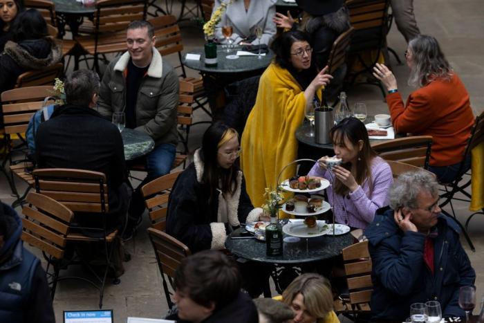 La mascarilla y el certificado covid dejan de ser obligatorios en Reino Unido