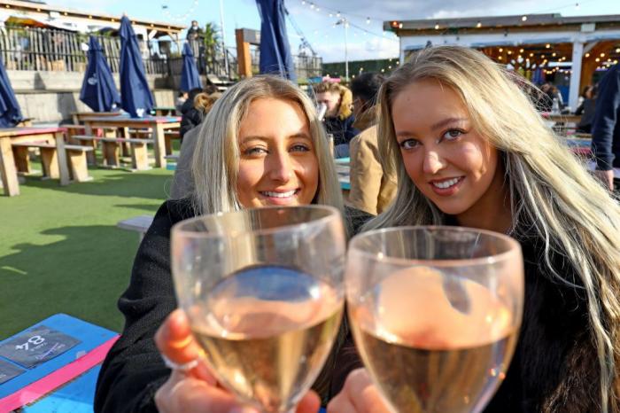 La mascarilla y el certificado covid dejan de ser obligatorios en Reino Unido