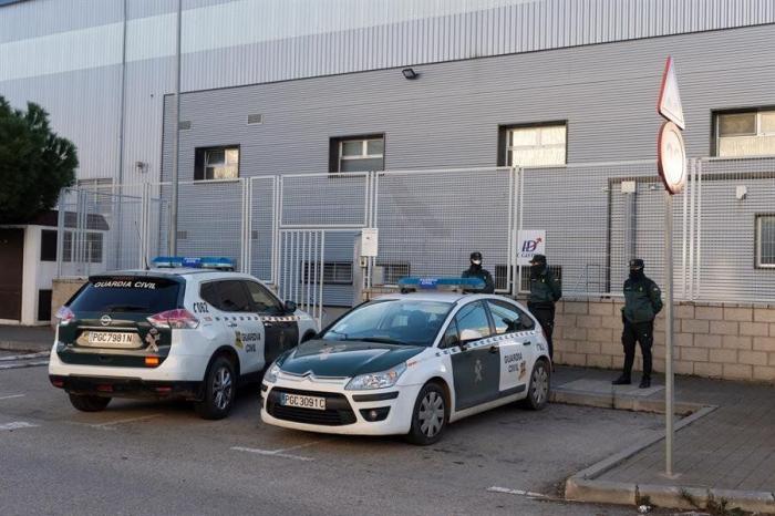 Diputados de Vox se niegan a enseñar el pasaporte covid en Fitur