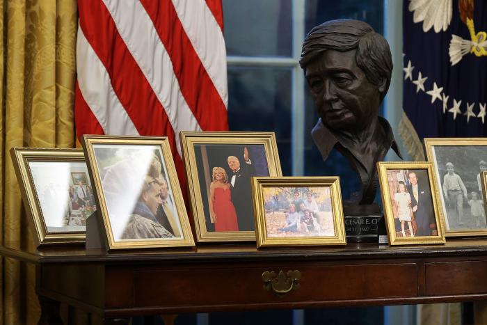 Rosa Parks, Luther King y una roca lunar: los cambios en el nuevo Despacho Oval de Biden
