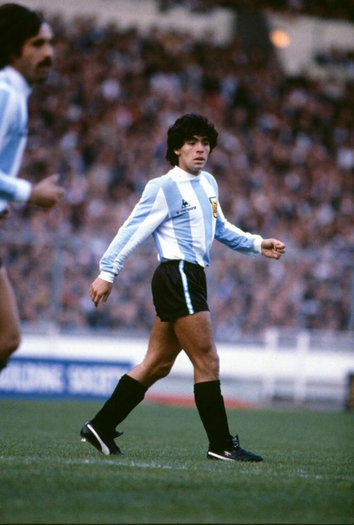 La vida de excesos y escándalos de Maradona