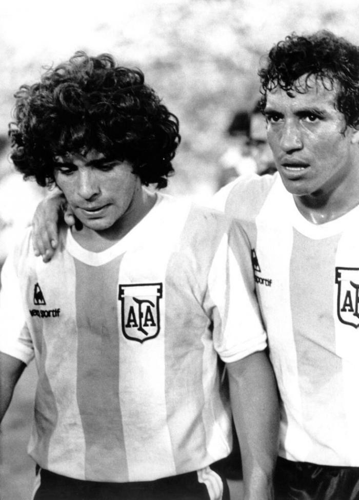 La vida de excesos y escándalos de Maradona