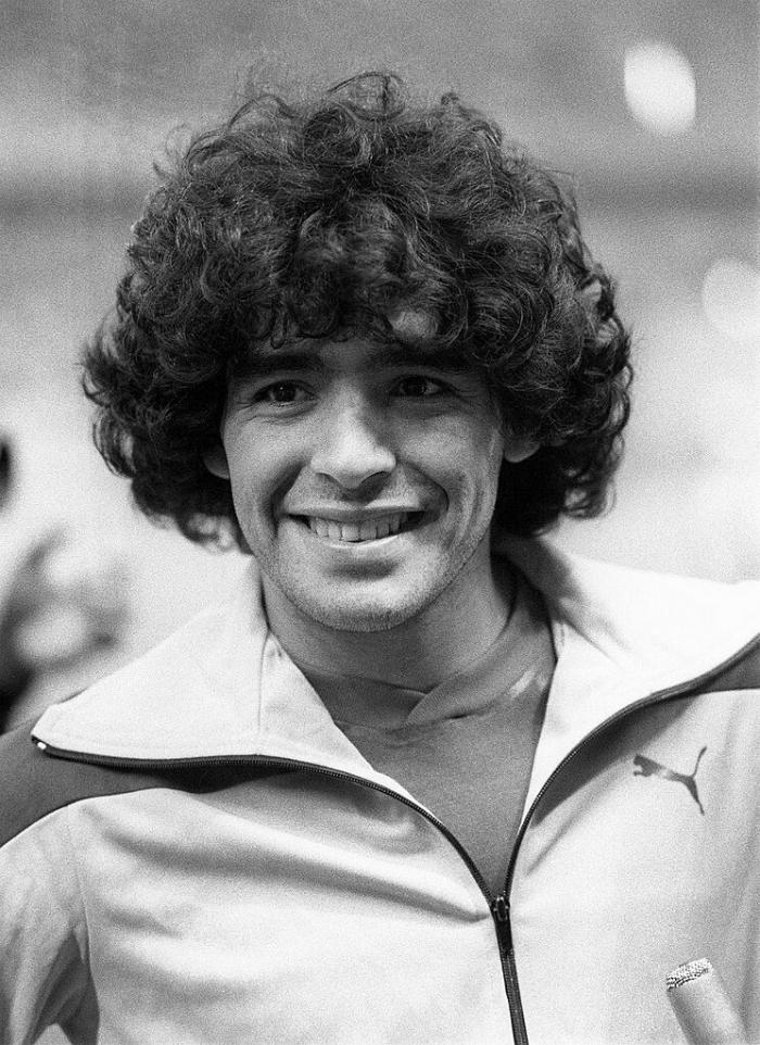 La vida de excesos y escándalos de Maradona