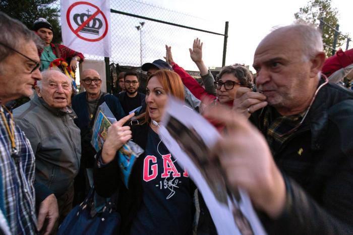 El rey asegura que en Cataluña no tienen cabida "ni la violencia ni la intolerancia"