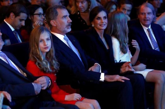 La explicación a lo que se ve en esta foto de la reina Letizia y un premiado de los princesa de Girona