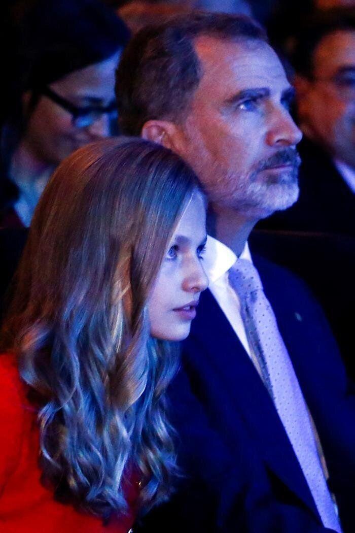 La explicación a lo que se ve en esta foto de la reina Letizia y un premiado de los princesa de Girona