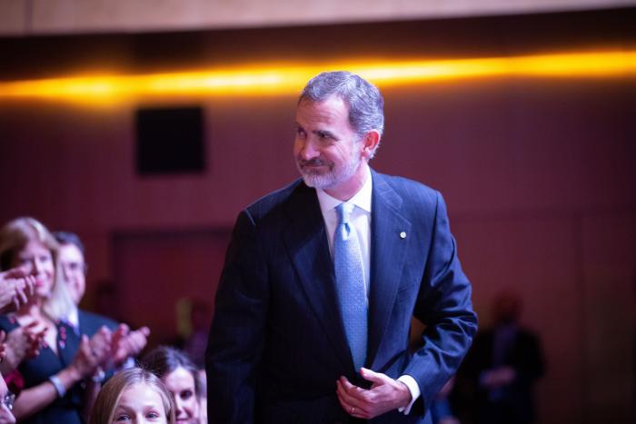 La explicación a lo que se ve en esta foto de la reina Letizia y un premiado de los princesa de Girona