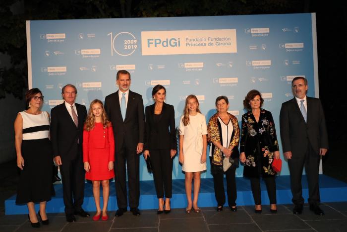 La explicación a lo que se ve en esta foto de la reina Letizia y un premiado de los princesa de Girona