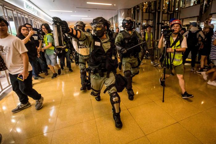 El máximo activista de Hong Kong deja el país tras los "arrestos masivos" por la Ley de Seguridad