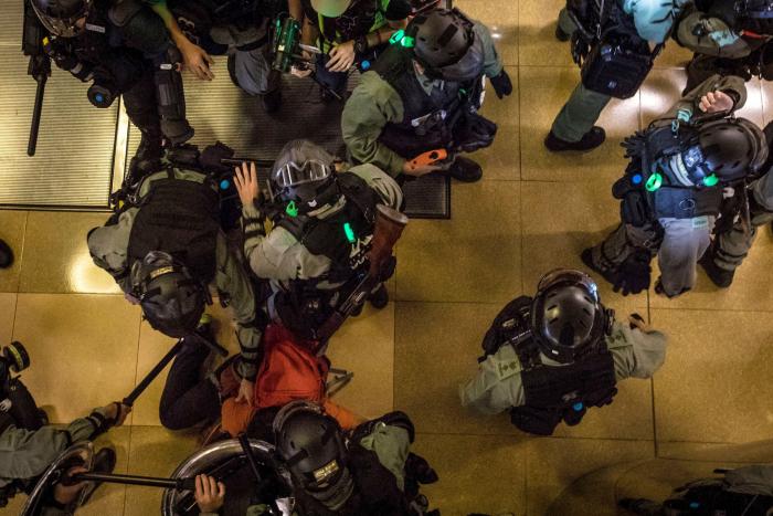 El máximo activista de Hong Kong deja el país tras los "arrestos masivos" por la Ley de Seguridad