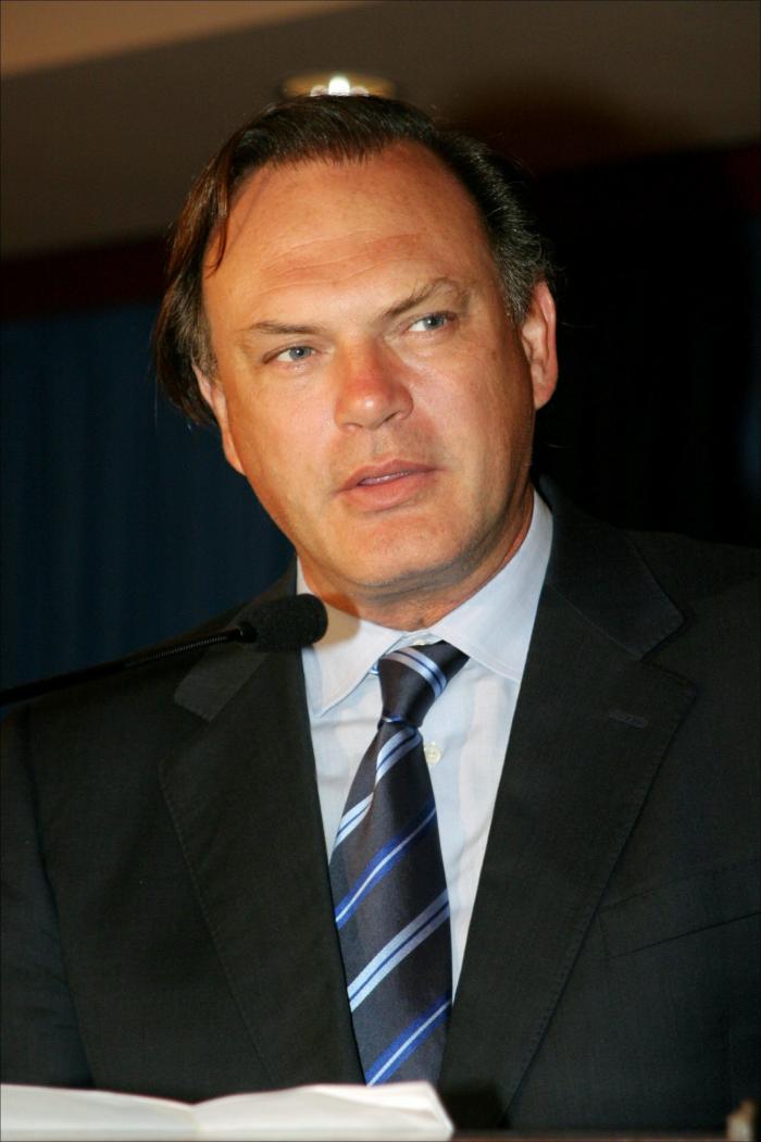 Pedro Piqueras inicia así de duro 'Informativos Telecinco': no ahorra en calificativos contra Putin