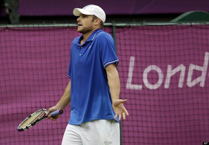 La bochornosa actuación del tenista Nick Kyrgios dejándose ganar y encarándose al público