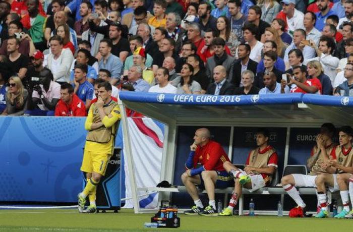 La irónica respuesta de Casillas a un tuitero "decepcionado" por no verle en 'La Voz' tras su 'cantadas'