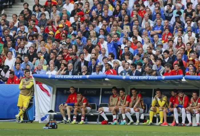 La irónica respuesta de Casillas a un tuitero "decepcionado" por no verle en 'La Voz' tras su 'cantadas'