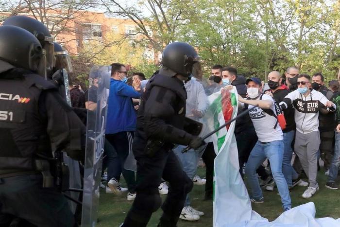 ¿Debemos gritar más fuerte contra Vox?