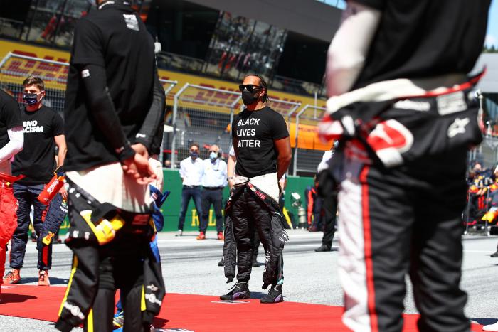 Carlos Sainz, entre los pilotos que no se han arrodillado por el 'Black Lives Matter'