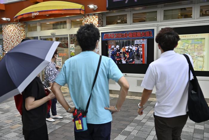 El atentado contra el exprimer ministro japonés, en imágenes