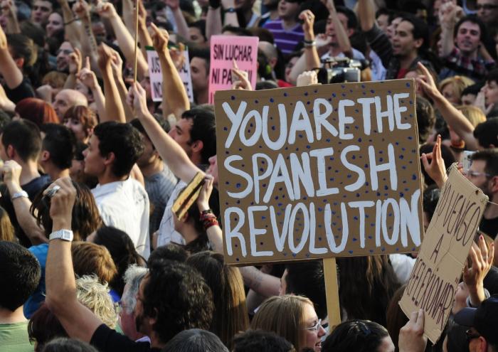 "Sin casa, sin curro, sin pensión" o "democracia real YA": los lemas 15M