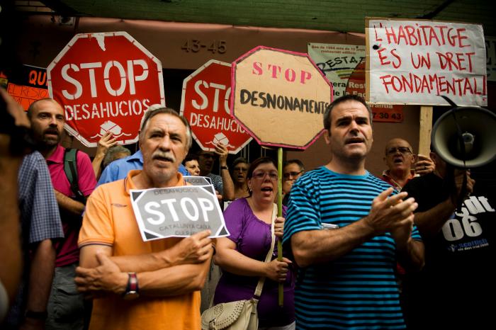 "Sin casa, sin curro, sin pensión" o "democracia real YA": los lemas 15M