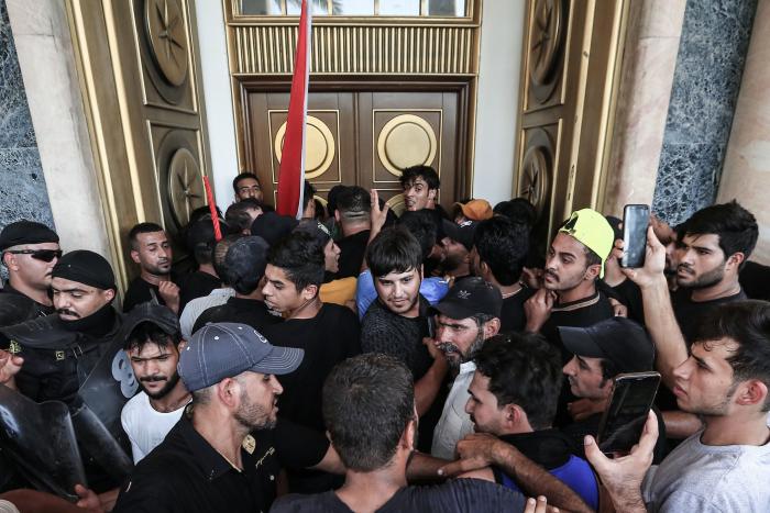 Ascienden a 35 los muertos por enfrentamientos en Bagdad tras la retirada de Al Sadr