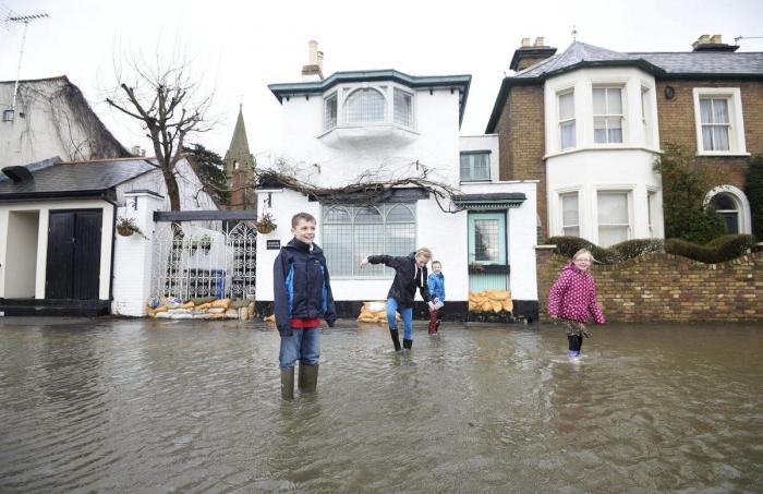 17 fotos impresionantes del desbordamiento del río Támesis