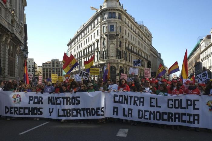 Las mareas ciudadanas toman el centro de Madrid contra las reformas del Gobierno