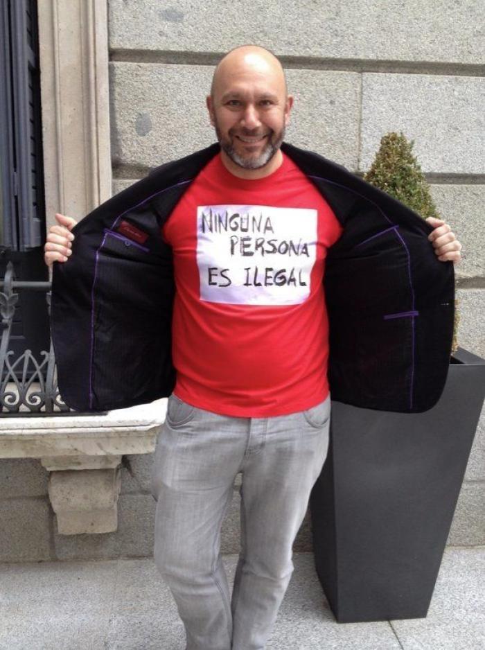 Las camisetas reivindicativas que la Izquierda Plural luce en el debate (FOTOS)