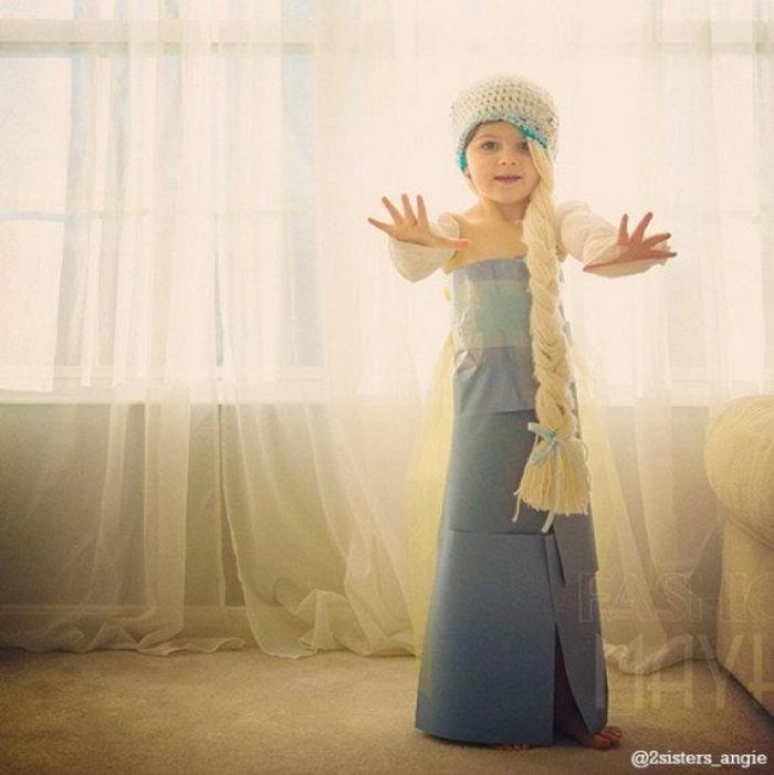 Los preciosos vestidos de papel que esta niña de 4 años crea con su madre (FOTOS)
