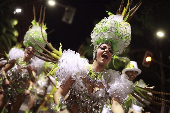 Viaja a los carnavales más famosos del mundo en 21 imágenes (FOTOS)