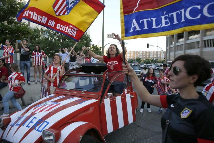 Una multitud celebra en Madrid la Liga conquistada por el Atlético (FOTOS)