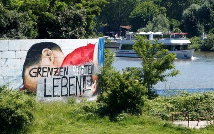 Destrozan el grafiti en homenaje al pequeño Aylan en Frankfurt