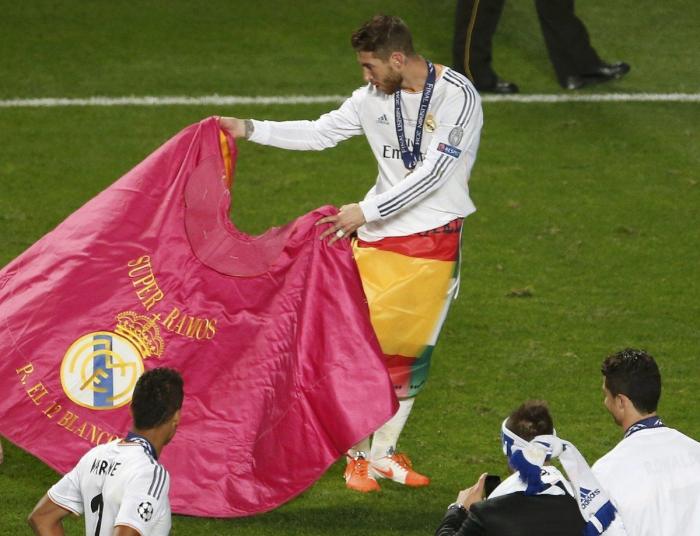 La Cibeles vibra con la 'Décima' del Madrid (FOTOS)