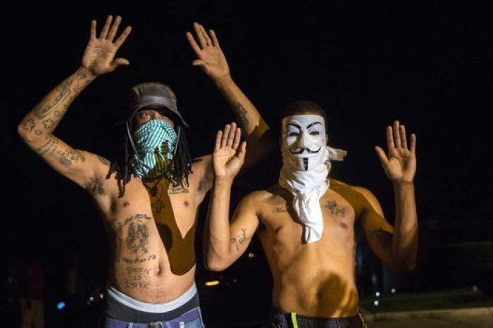 La calma vuelve a Ferguson tras la visita del fiscal general de EEUU